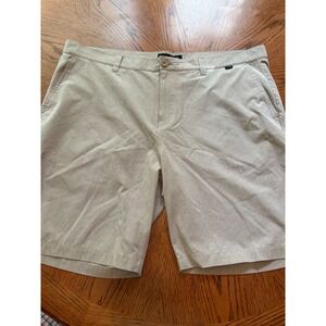 TravisMathew Beck Golf Shorts Mens 42 Khaki Tan Heather Performance Stretch 10in